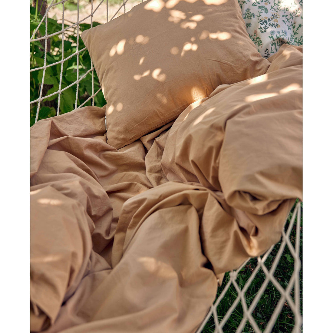 dear-april-junior-bedding-100x140-40x45cm-sandy-feet-dear-2-100140-3