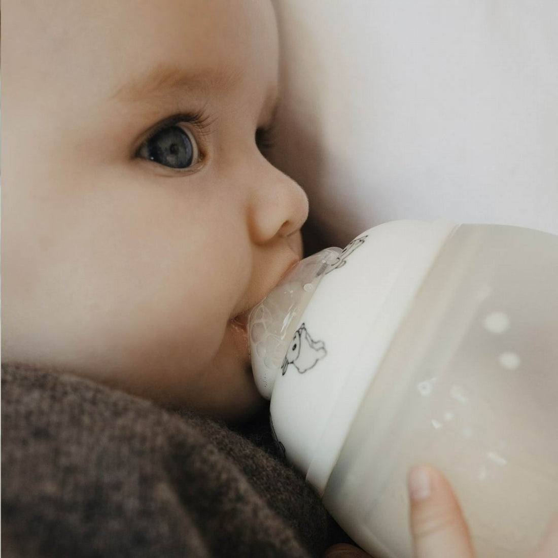 elhee-anti-colic-baby-bottle-that-s-mine-rabbit-240ml-0m-baby-nursery-elhe-9000933-06