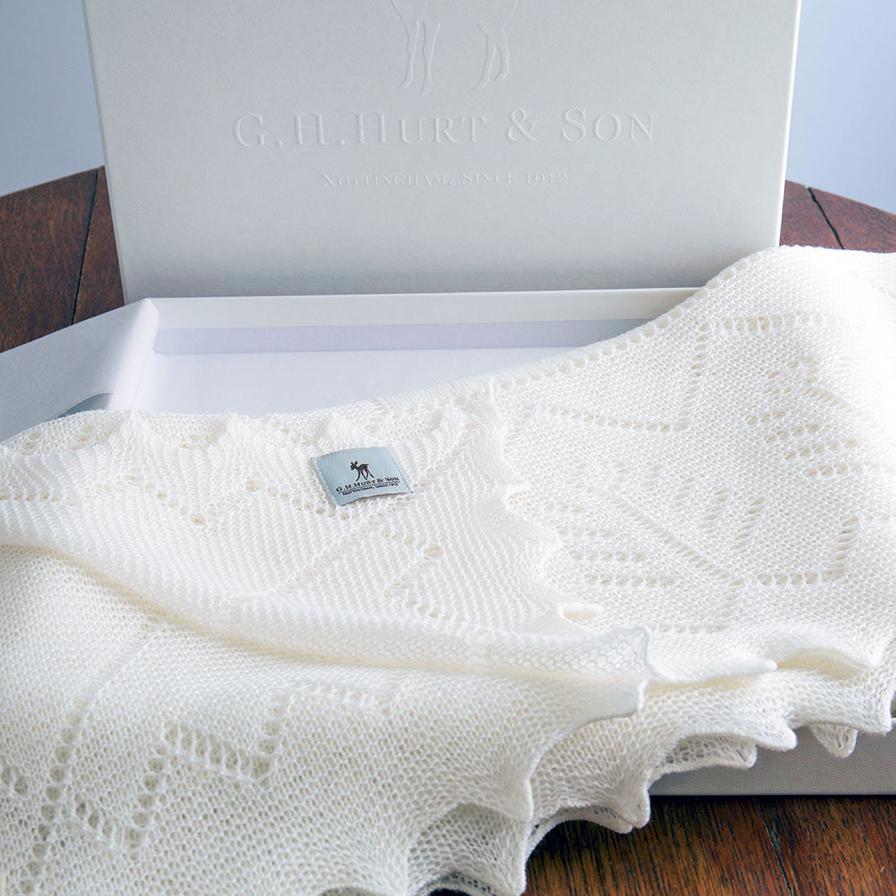 g-h-hurt-&-son-luxury-white-embossed-gift-box-large-white-ghhs-lgb