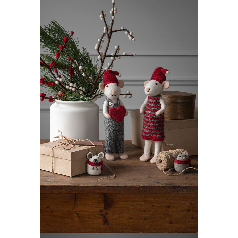 gry-sif-big-white-boy-mouse-w-heart-27cm