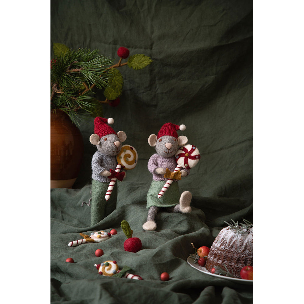 gry-sif-medium-grey-girly-mouse-w-christmas-candy-27cm