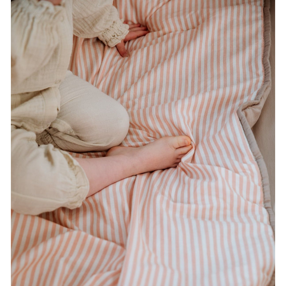 kadolis-faro-quilted-blanket-100x140cm-peach-stripes-kado-couv100140pea