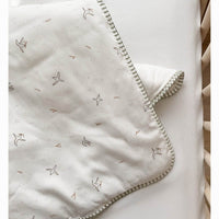 kadolis-quilted-baby-blanket-l-envol-e-cypress-green-baby-nursery-kado-couv75100envcyp-03