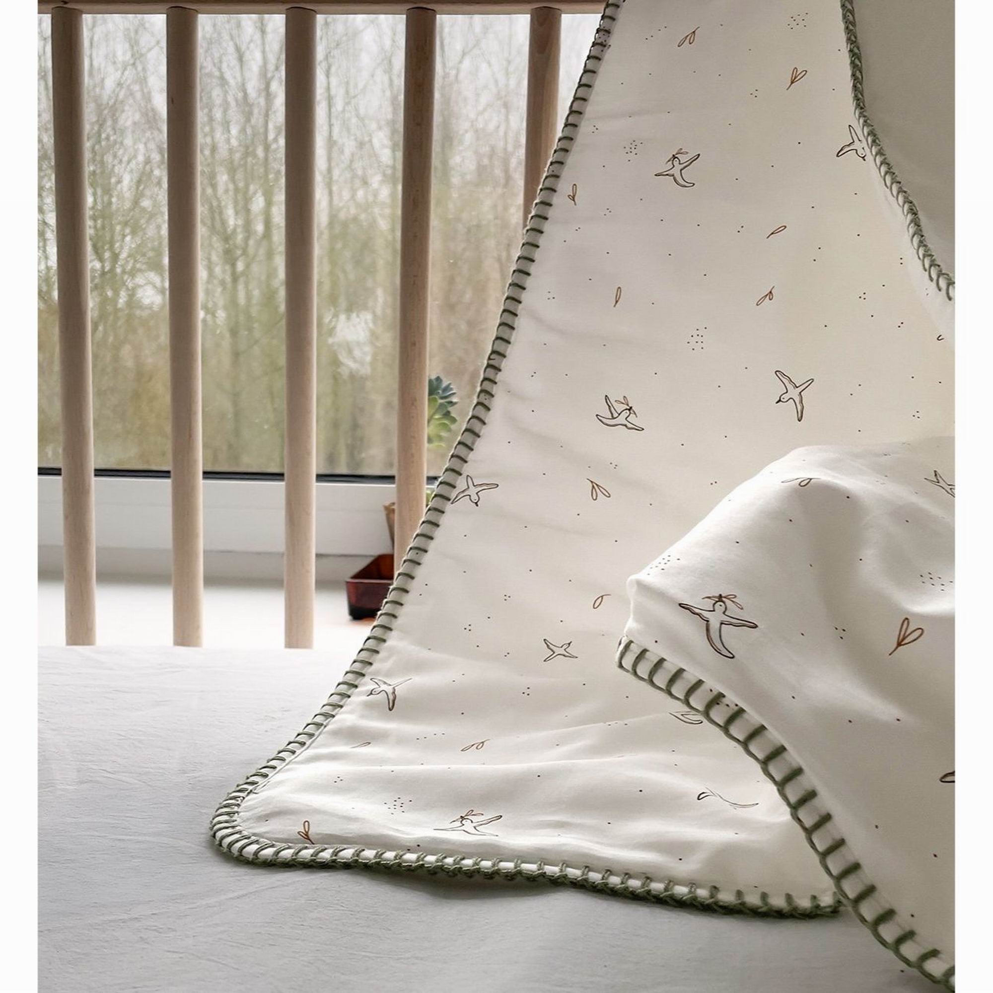 kadolis-quilted-baby-blanket-l-envol-e-cypress-green-baby-nursery-kado-couv75100envcyp-04