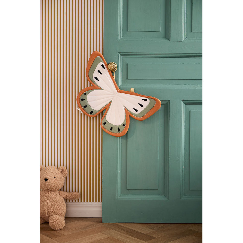 kids-concept-butterfly-green-dress-up