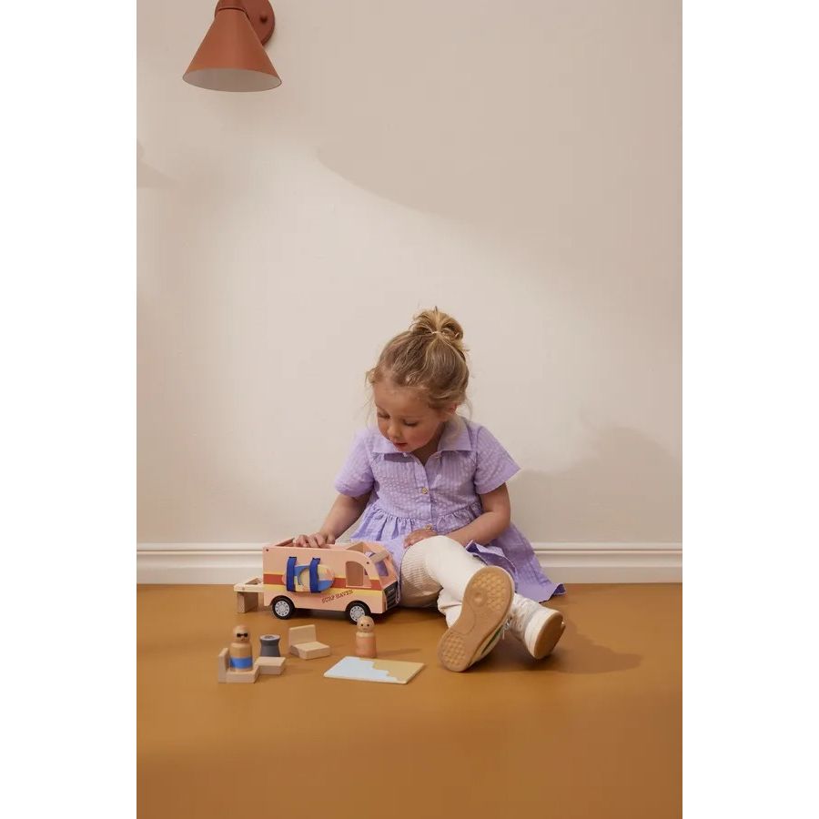 kids-concept-camper-van-aiden-play-toy-kidc-1000841