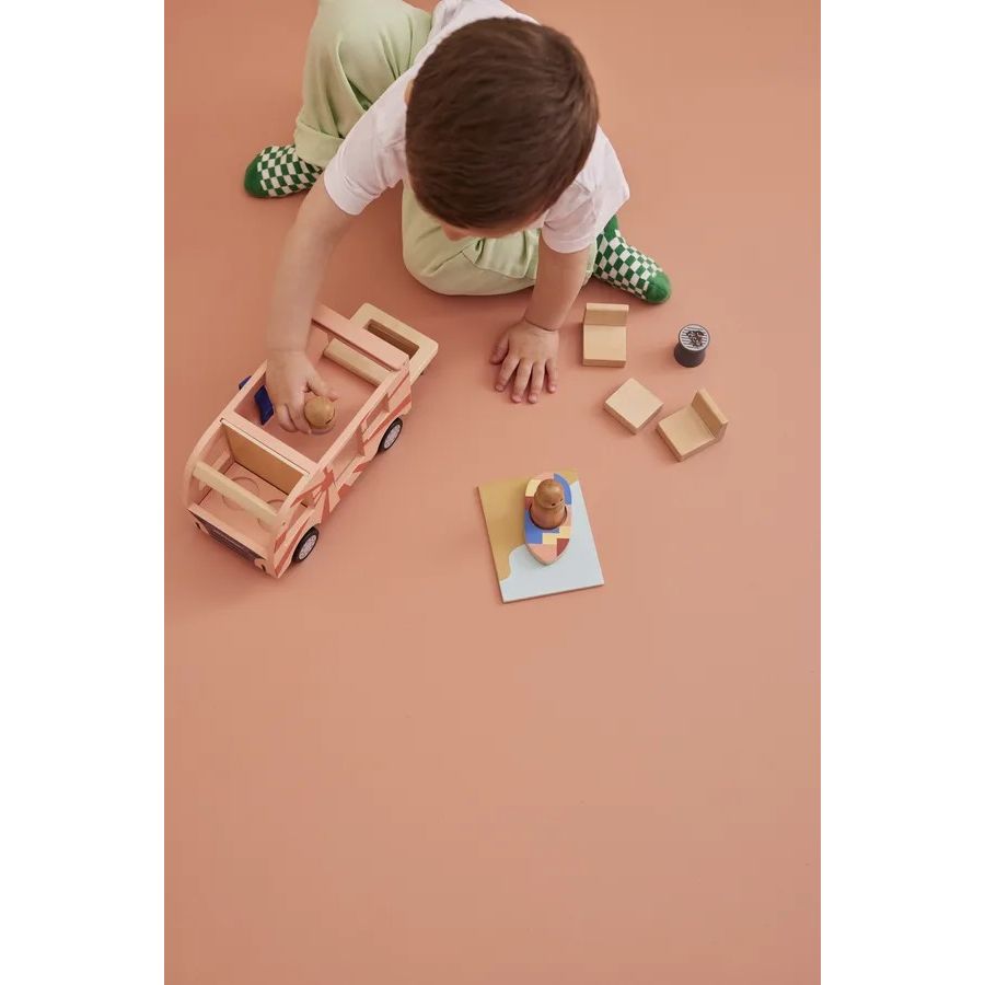 kids-concept-camper-van-aiden-play-toy-kidc-1000841
