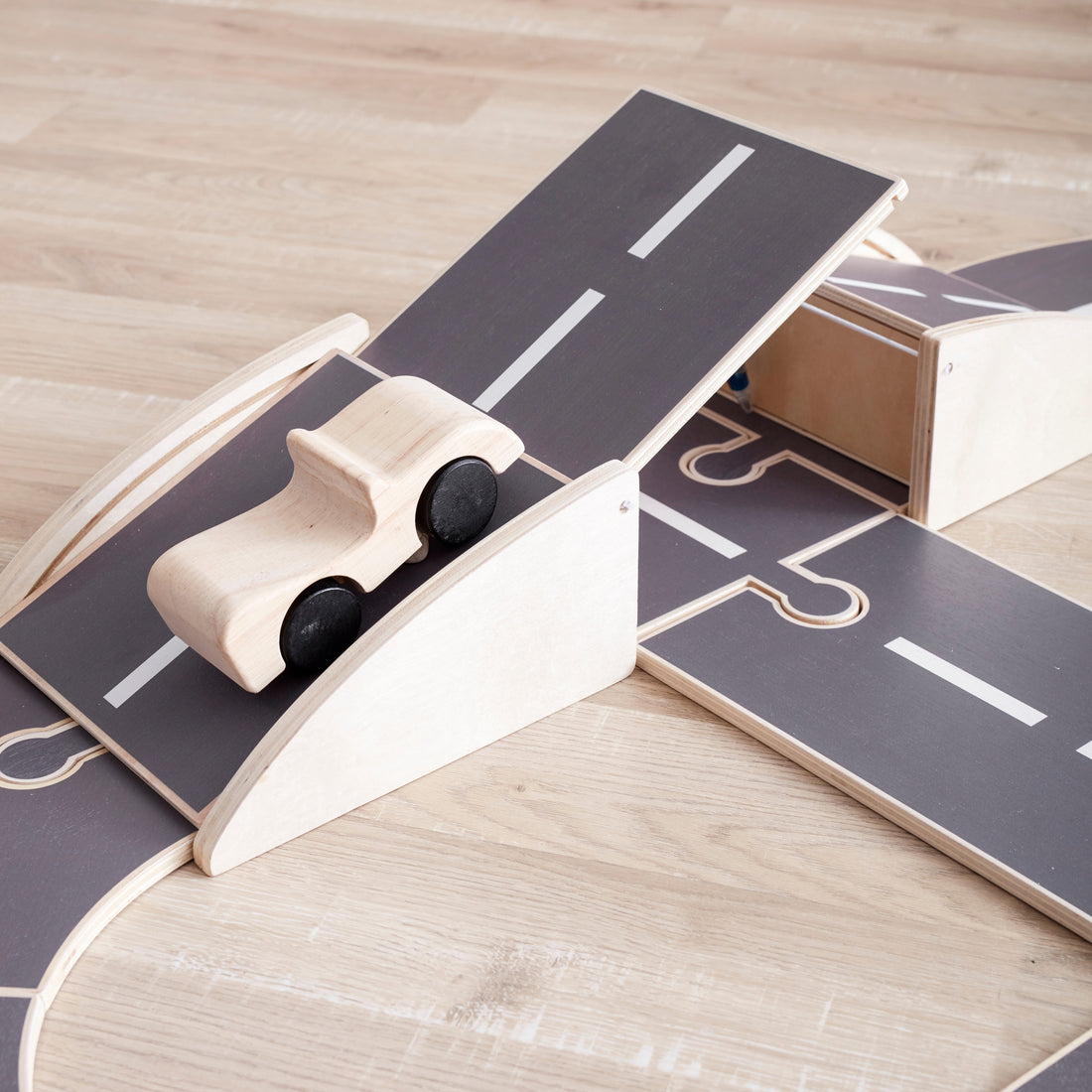 kids-concept-car-track-aiden-kidc-1000425
