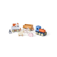 kids-concept-farm-animal-train