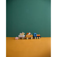 kids-concept-farm-animal-train
