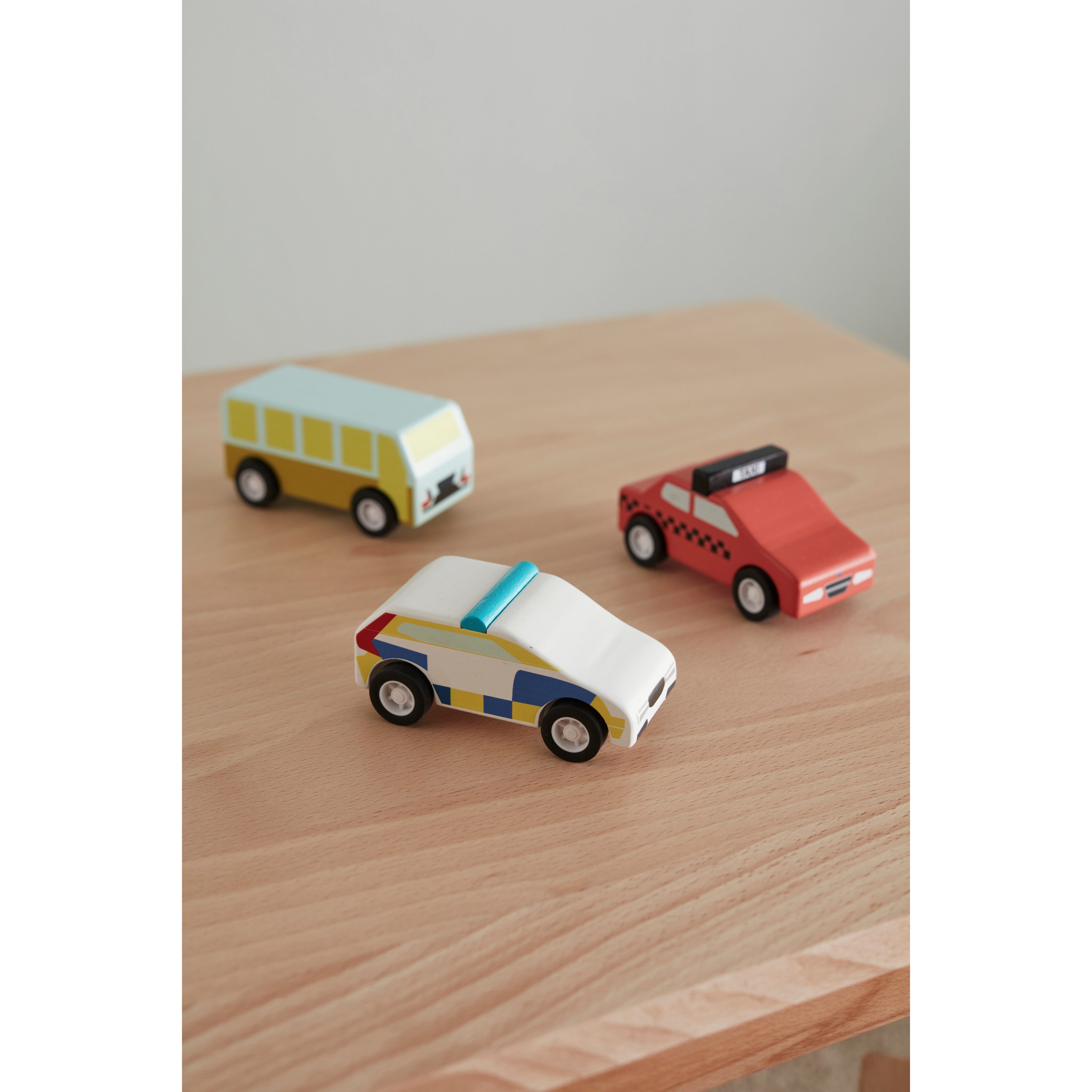 kids-concept-pull-back-car-aiden-kidc-1000797