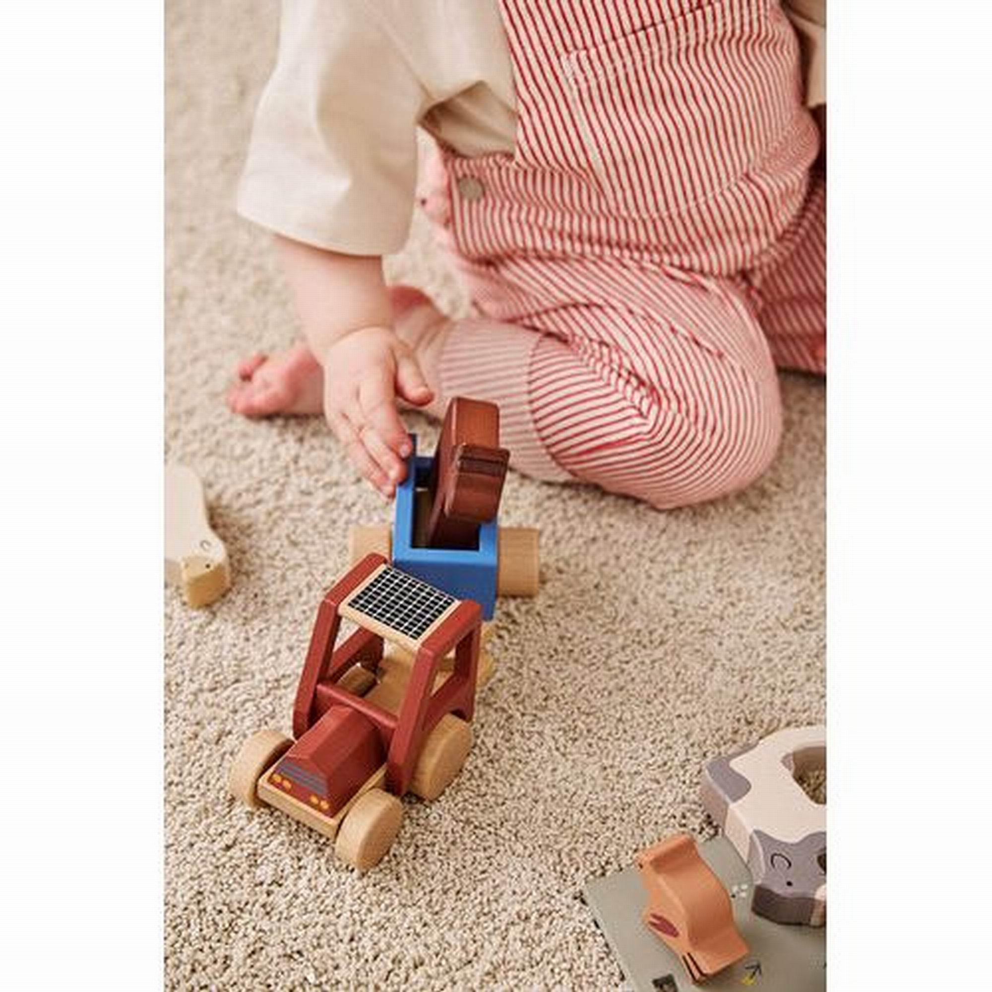 kids-concept-tractor-aiden-play-toy-kidc-1000907-12