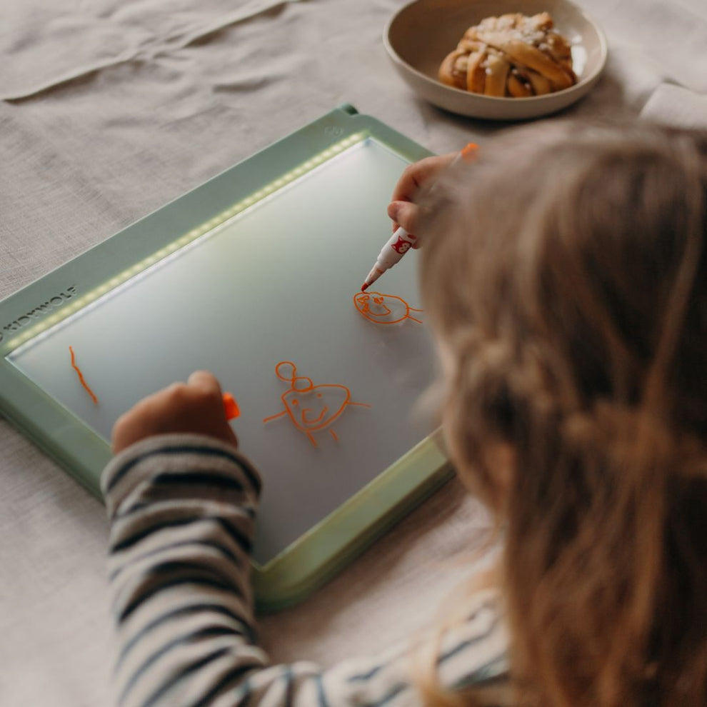 kidywolf-portable-light-tablet-kidw-kidydraw-pro