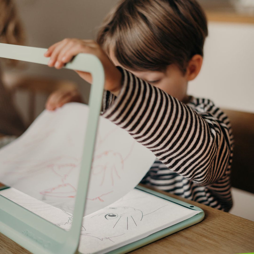 kidywolf-portable-light-tablet-kidw-kidydraw-pro