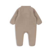 konges-sl-jd-safa-onesie-grs-oxford-tan-clothing-wear-fashion-kong-w24ks101294-ot-3m-02