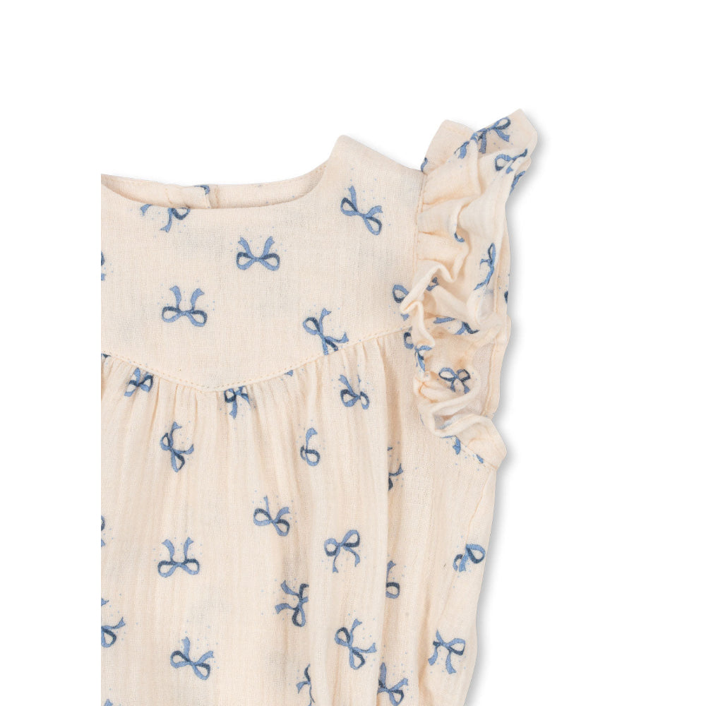 konges-slojd-coco-romper-gots-bow-bleu-clothing-wear-fashion-kong-s25ks103068-bowb-3m