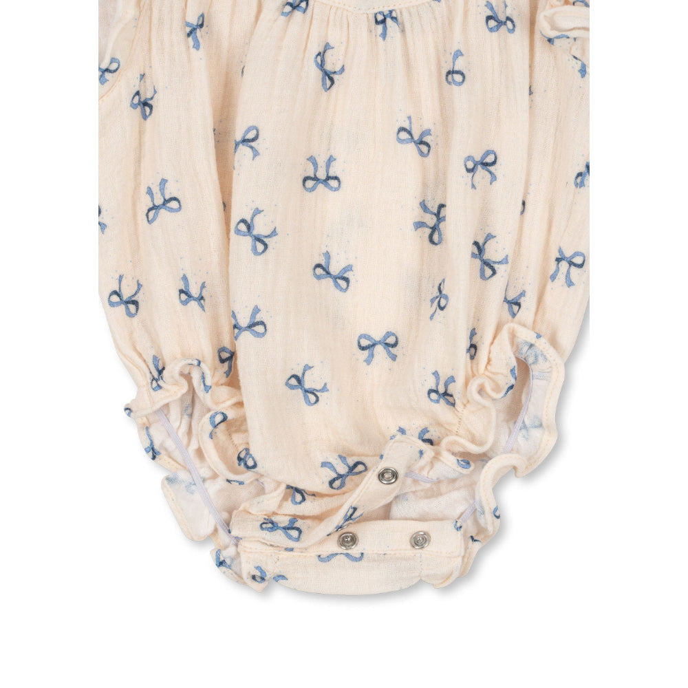 konges-slojd-coco-romper-gots-bow-bleu-clothing-wear-fashion-kong-s25ks103068-bowb-3m