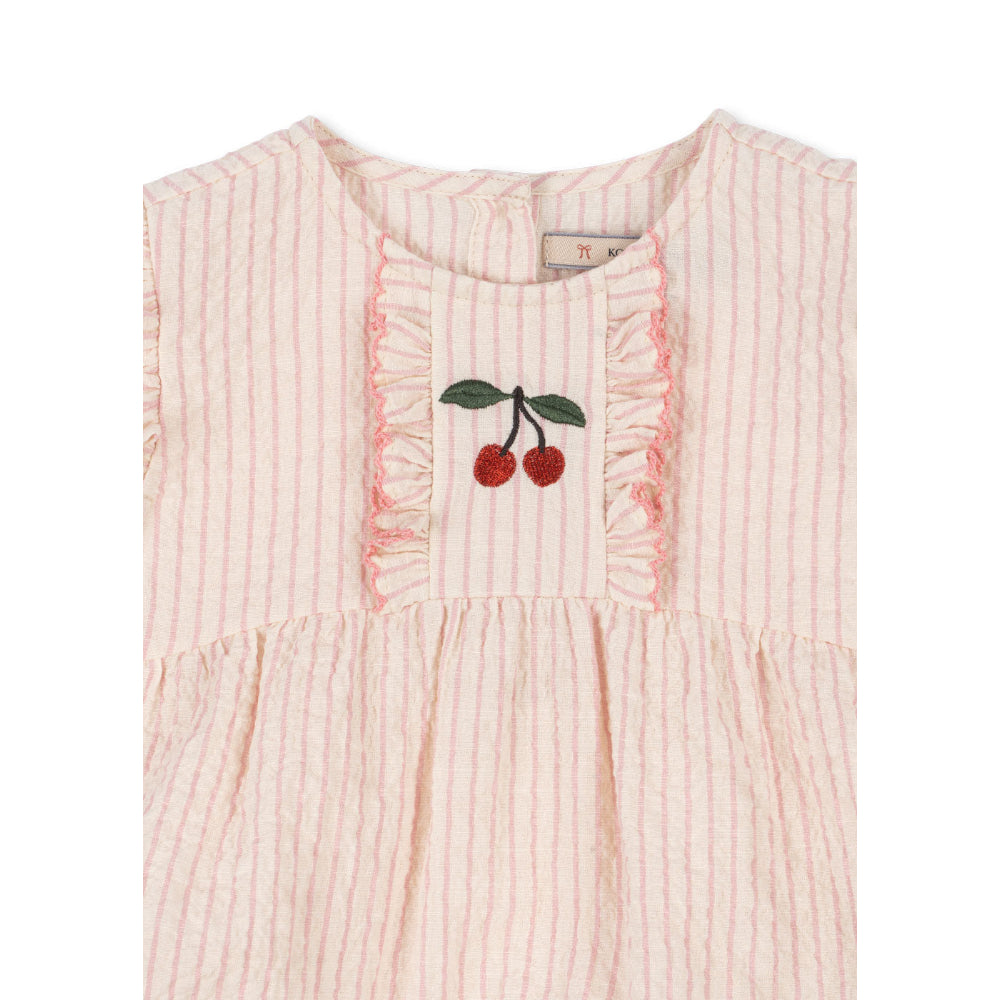 konges-sløjd-ellie-frill-romper-gots-peony-stripe-kong-s25ks103066-ps-3m