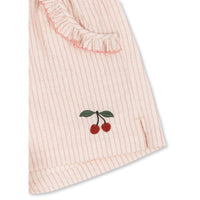 konges-sløjd-ellie-frill-shorts-gots-peony-stripe-kong-s25ks103163-ps-12m