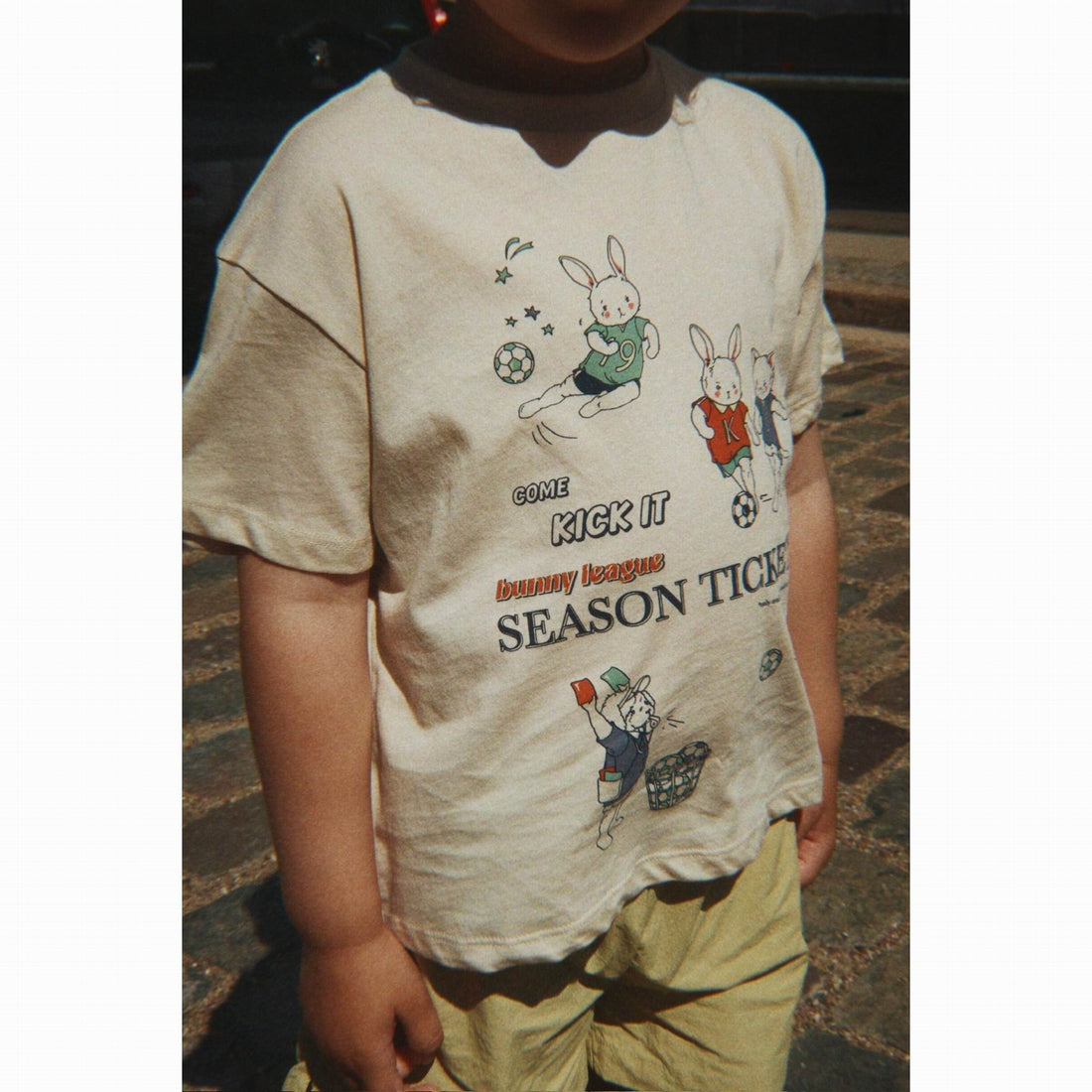 konges-slojd-famo-tee-gots-almond-milk-clothing-wear-fashion-kong-s26ks105370-alm-12m-06