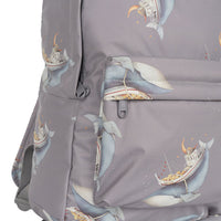 konges-slojd-rainy-kids-backpack-junior-whale-boat-kong-s23ks4234-wb