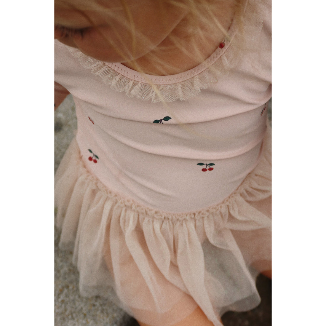 konges-sløjd-strut-ls-swimsuit-grs-cherry-blush-kong-s24ks101058-cherry-3y