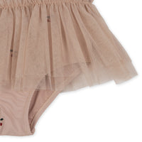 konges-sløjd-strut-ls-swimsuit-grs-cherry-blush-kong-s24ks101058-cherry-3y