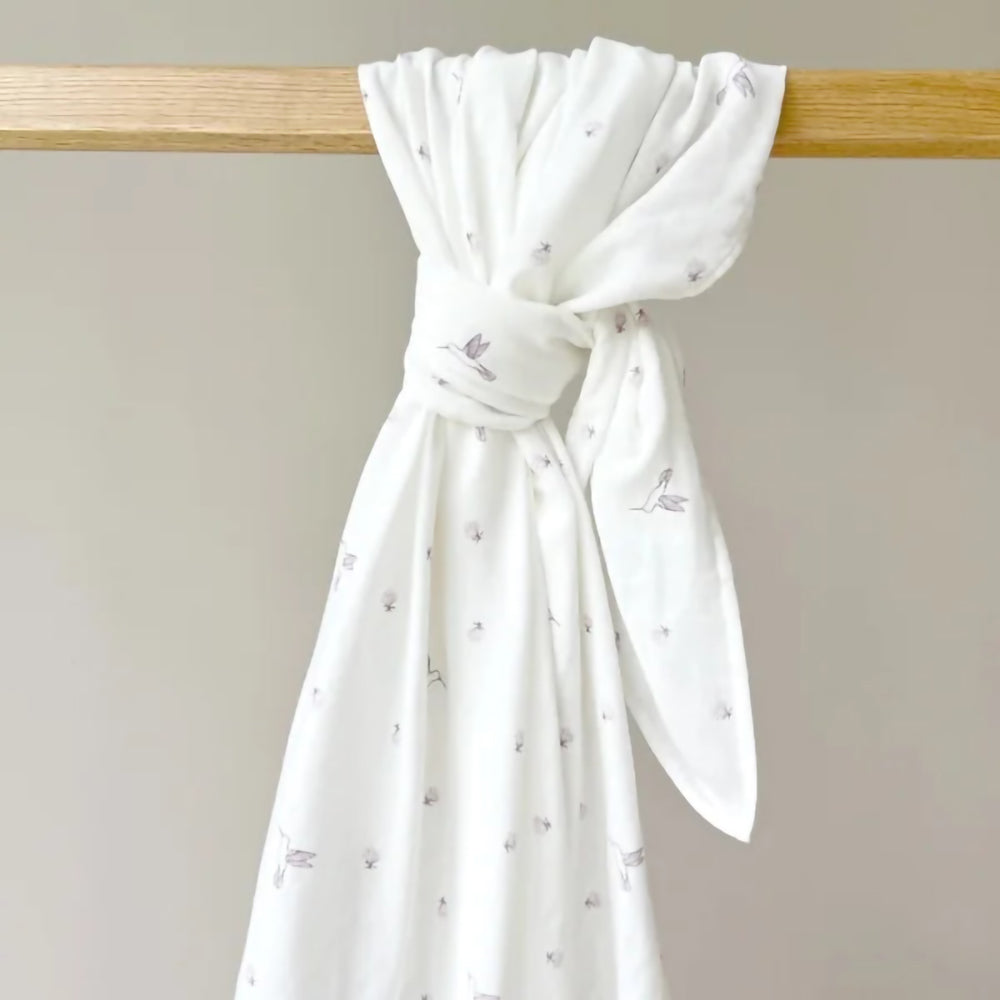 little-crevette-colibri-large-swaddle-120x120cm