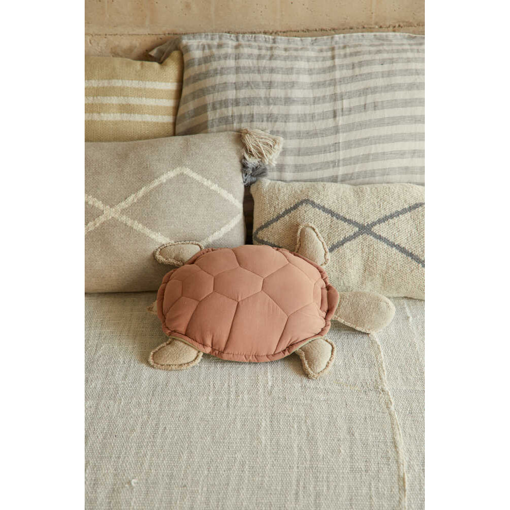 lorena-canals-sea-wonders-turtle-machine-washable-cushion-lore-sc-turtle