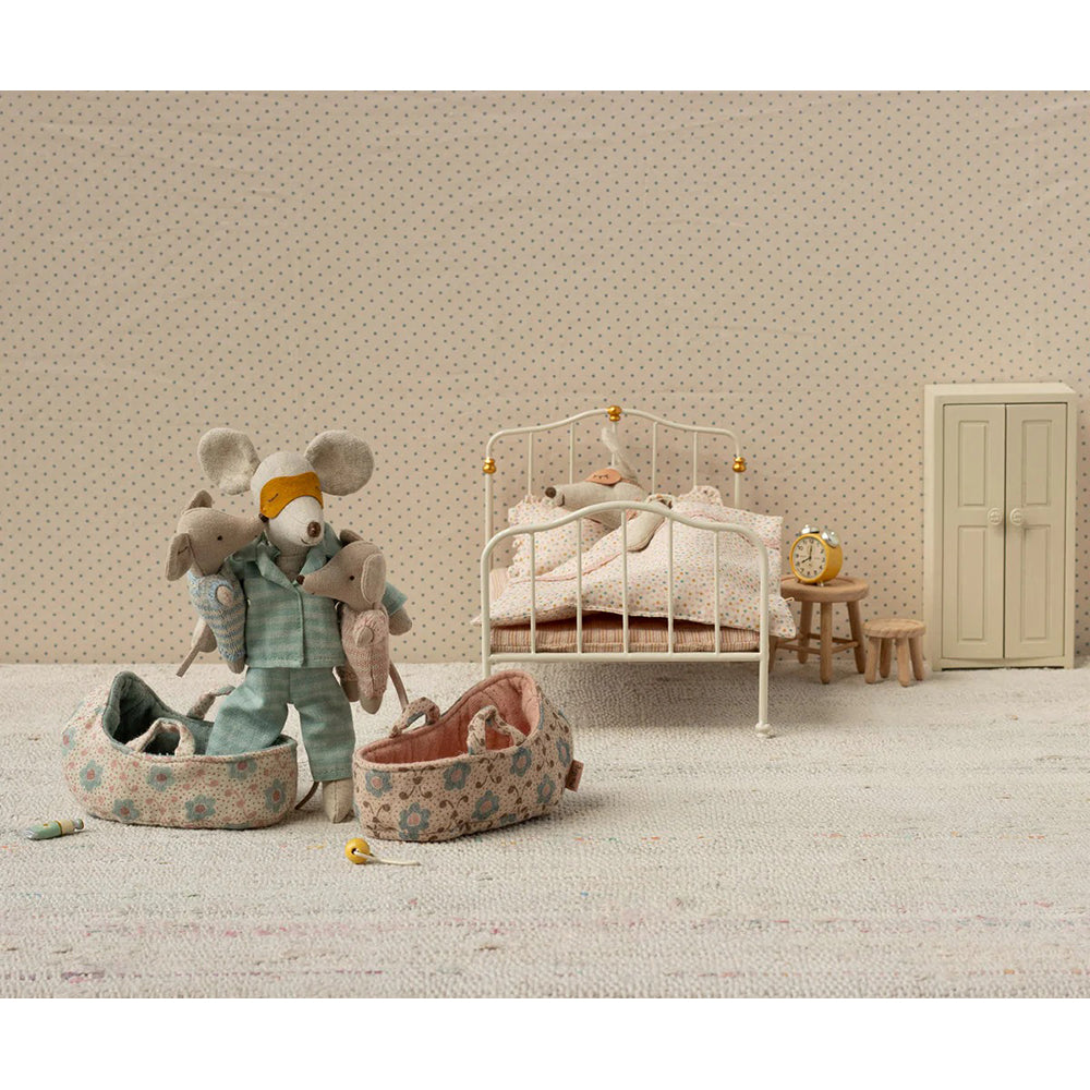 maileg-baby-mouse-in-carry-cot-rose