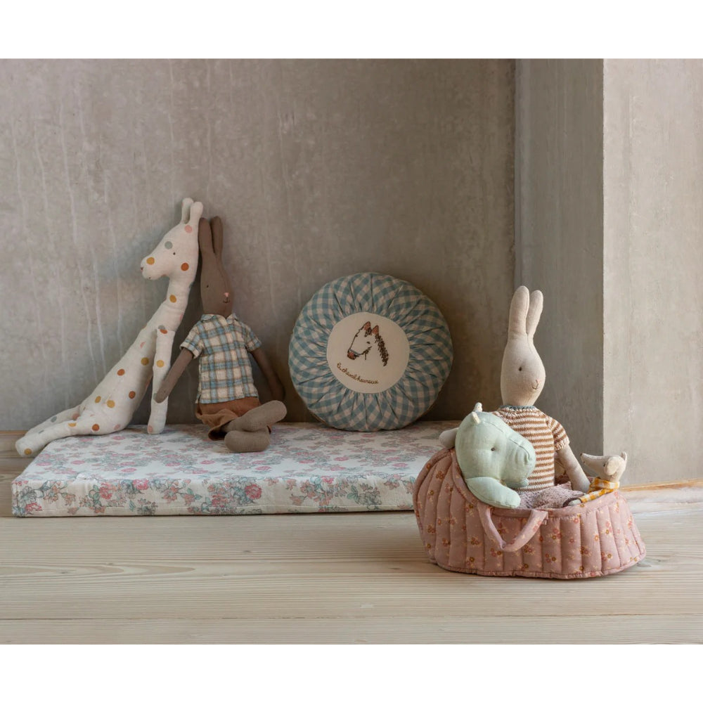 maileg-carry-cot-large-rose-mail-11540300