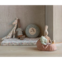 maileg-carry-cot-large-rose-mail-11540300