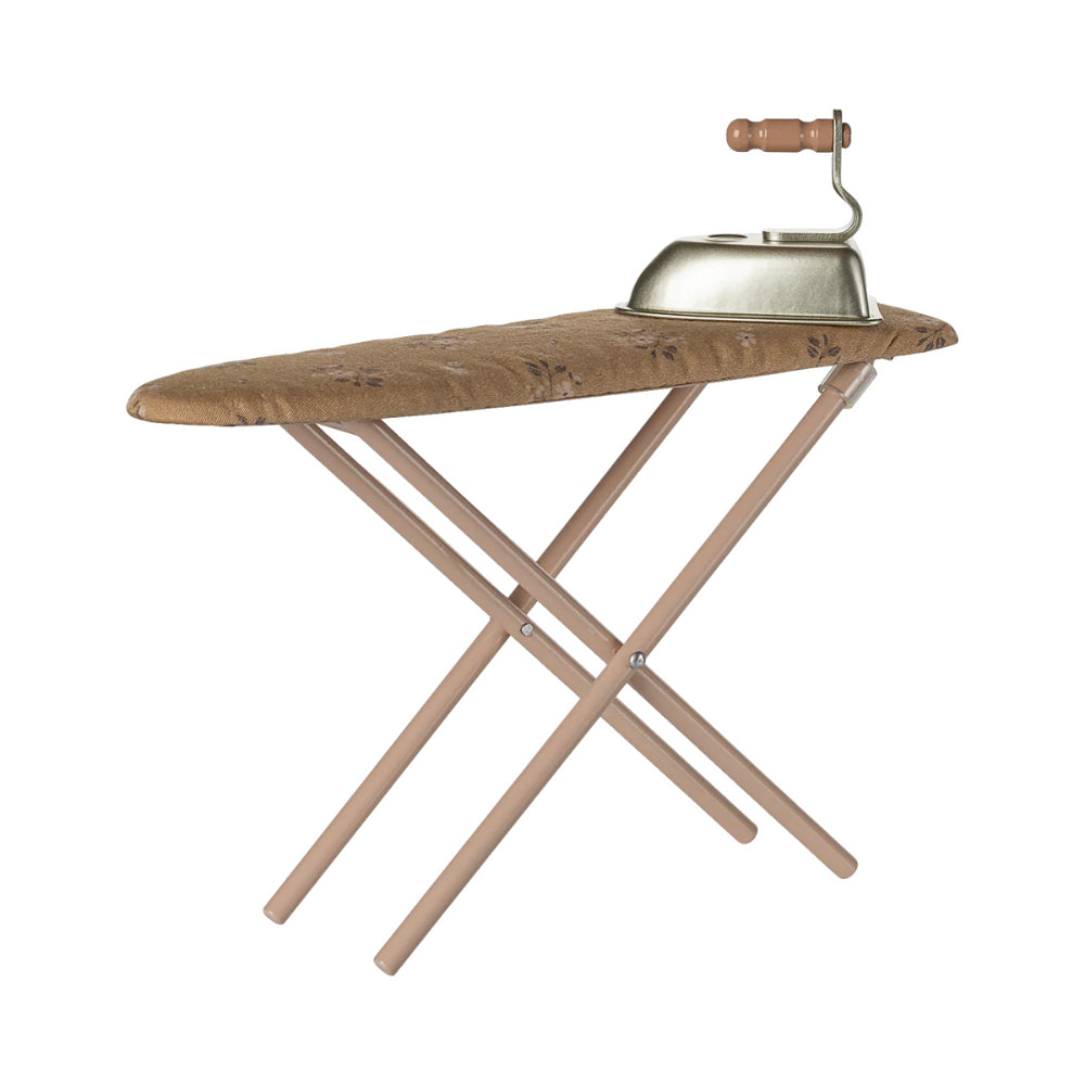 maileg-iron-and-ironing-board-miniature-powder-mail-11511701