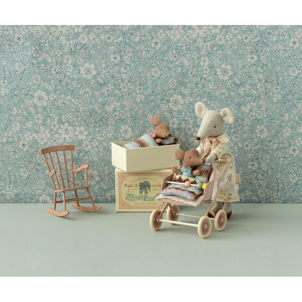 maileg-rocking-chair-mouse-dark-powder-mail-11411200