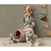 maileg-safari-friends-medium-elephant-grey-mail-16360400
