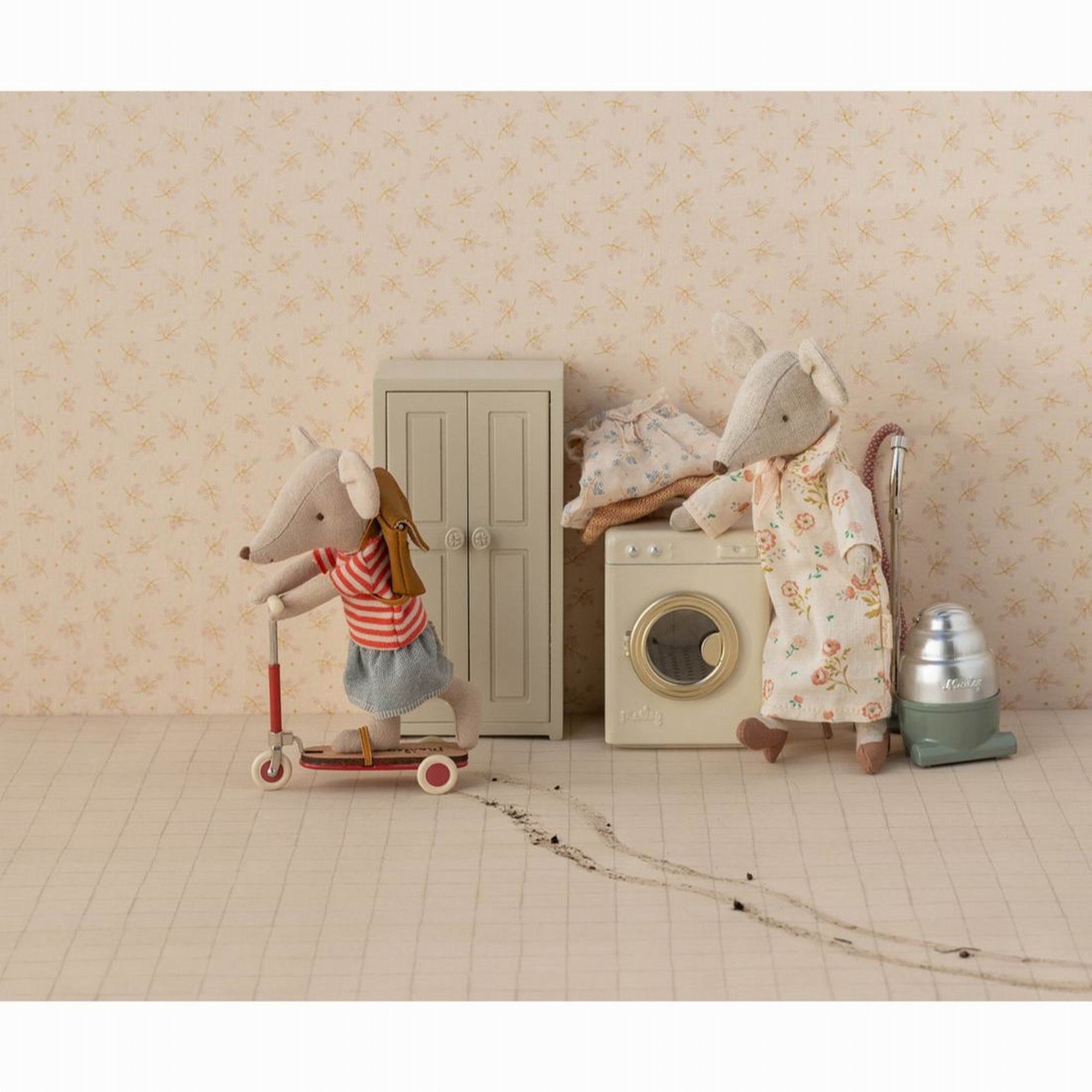 maileg-sister-mouse-big-sisterplay-toy-baby-nursery-mail-17520300-04