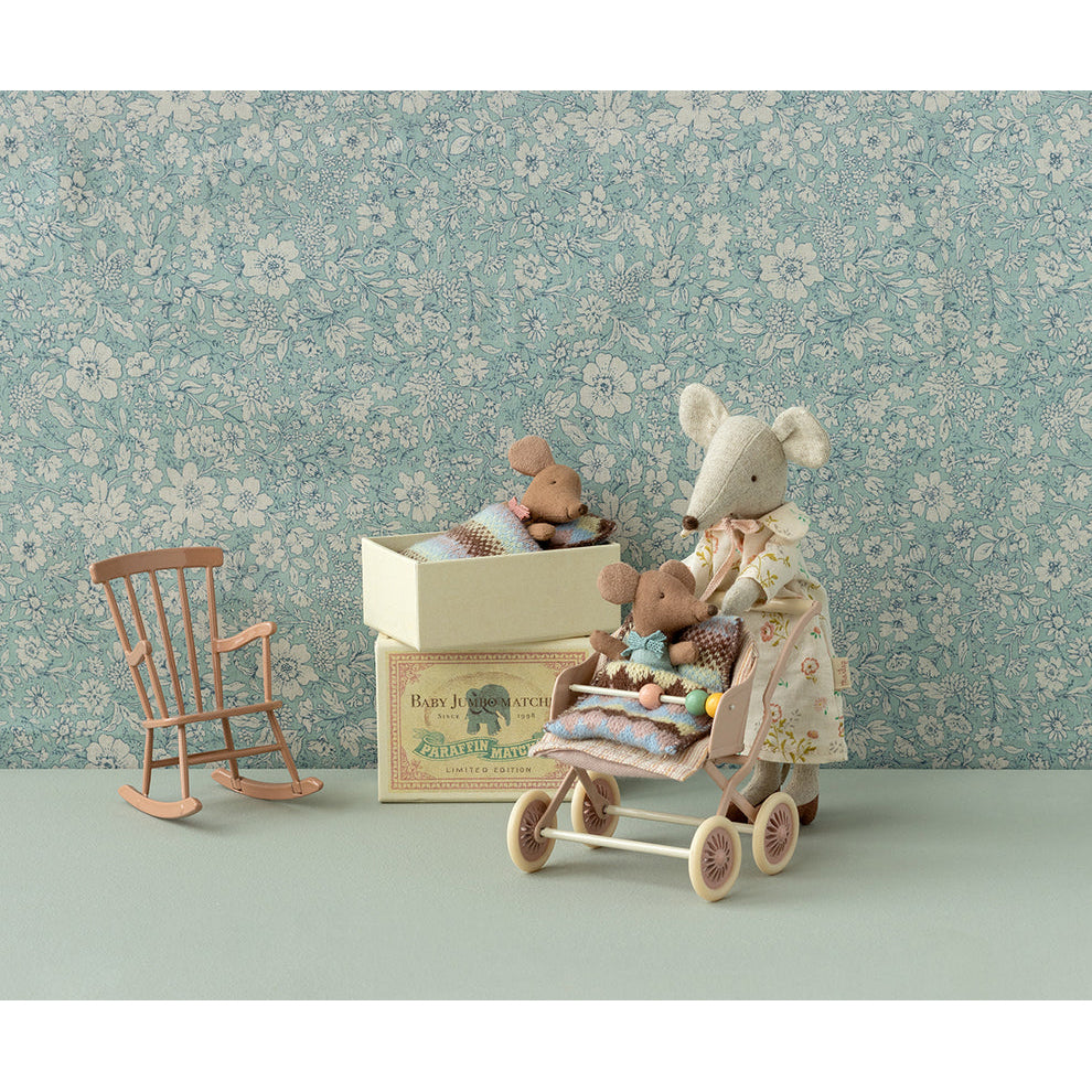maileg-sleepy-wakey-baby-mouse-in-matchbox-blue-mail-17400100