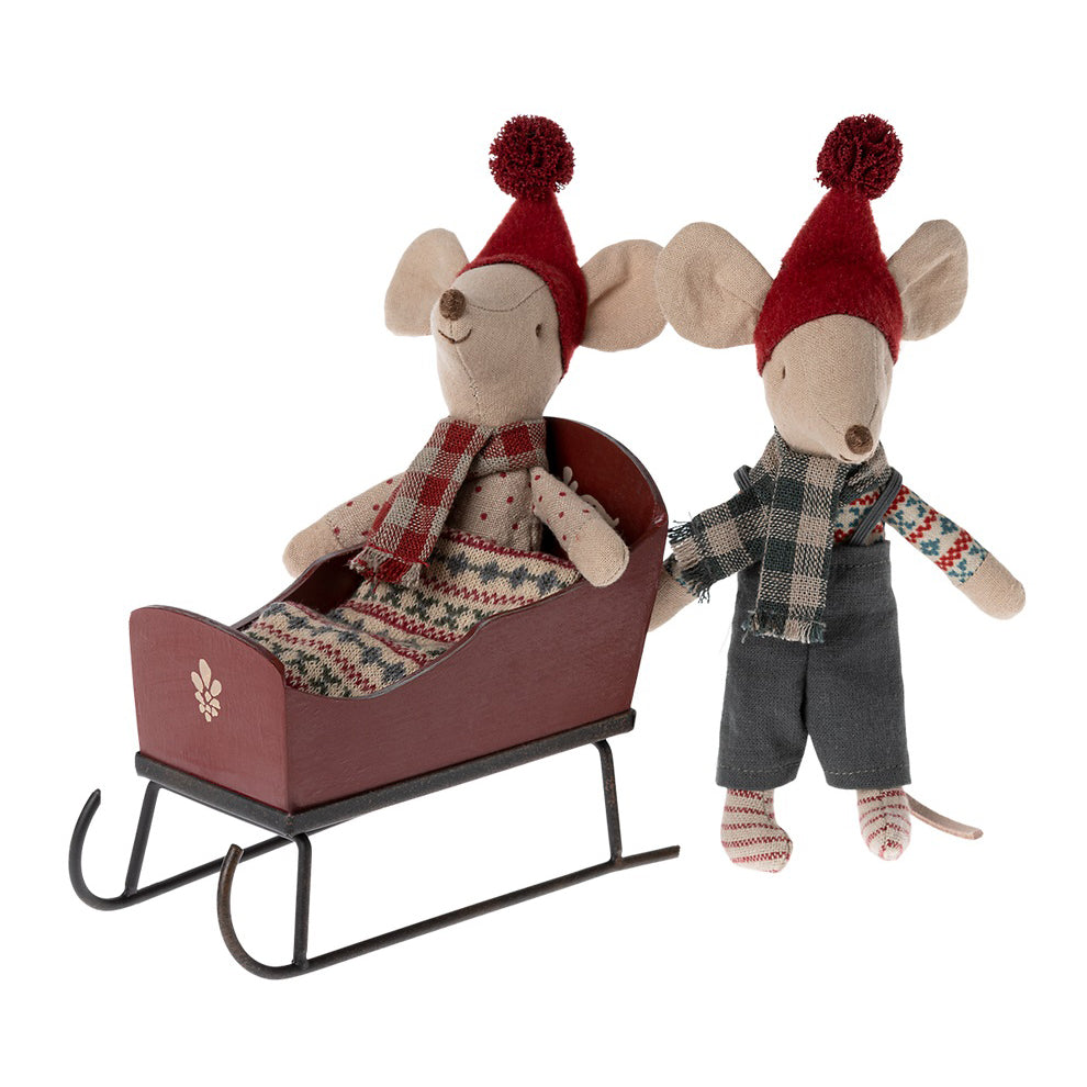 maileg-sleigh-mouse-red-mail-11200900