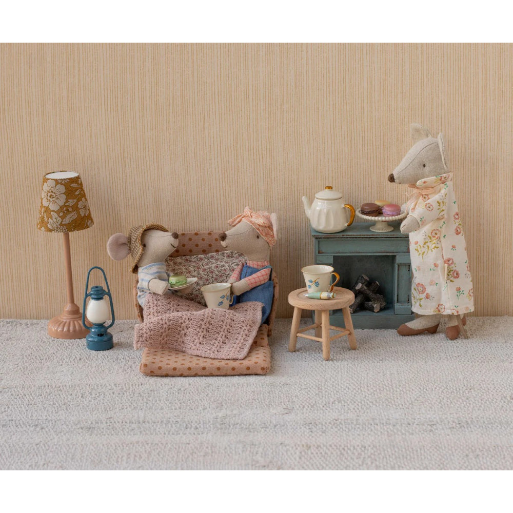 maileg-sofa-bed-mouse-dots-mail-11541001