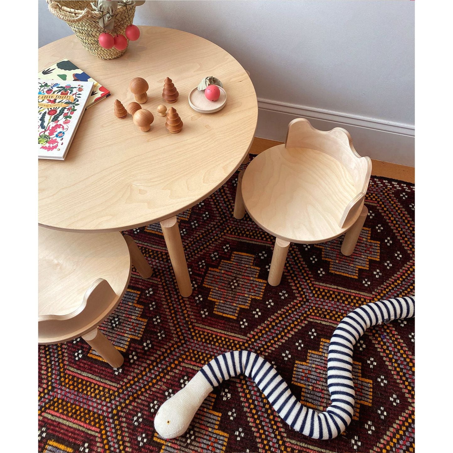 oeuf-moss-chair-birch-oeuf-1mschr-01