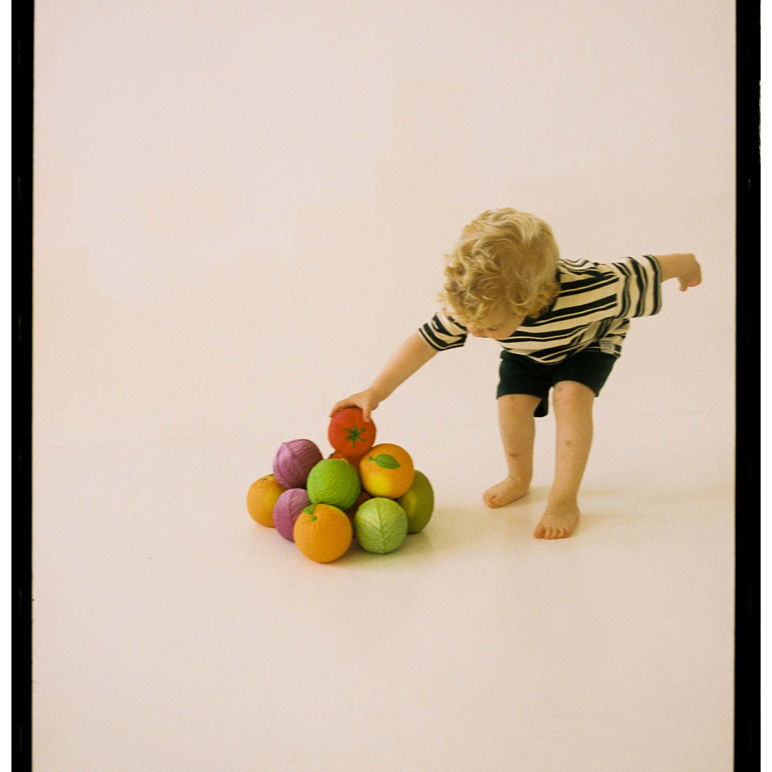 oli-carol-tomato-ball-baby-nursery-olic-l-ball-tomato