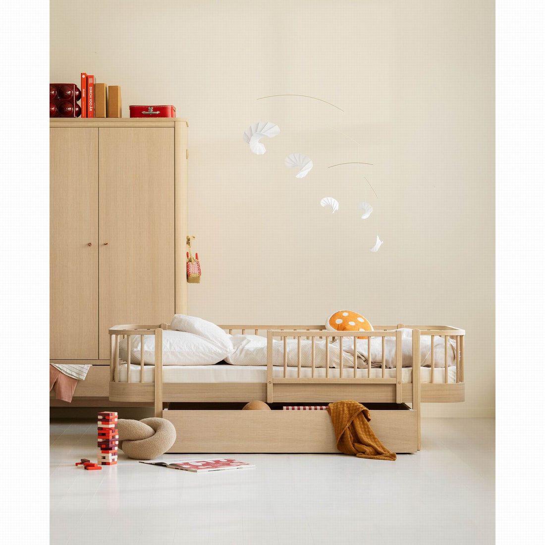 oliver-furniture-wood-original-day-bed-90-x-200-cm-oak-furniture-olif-041590-03