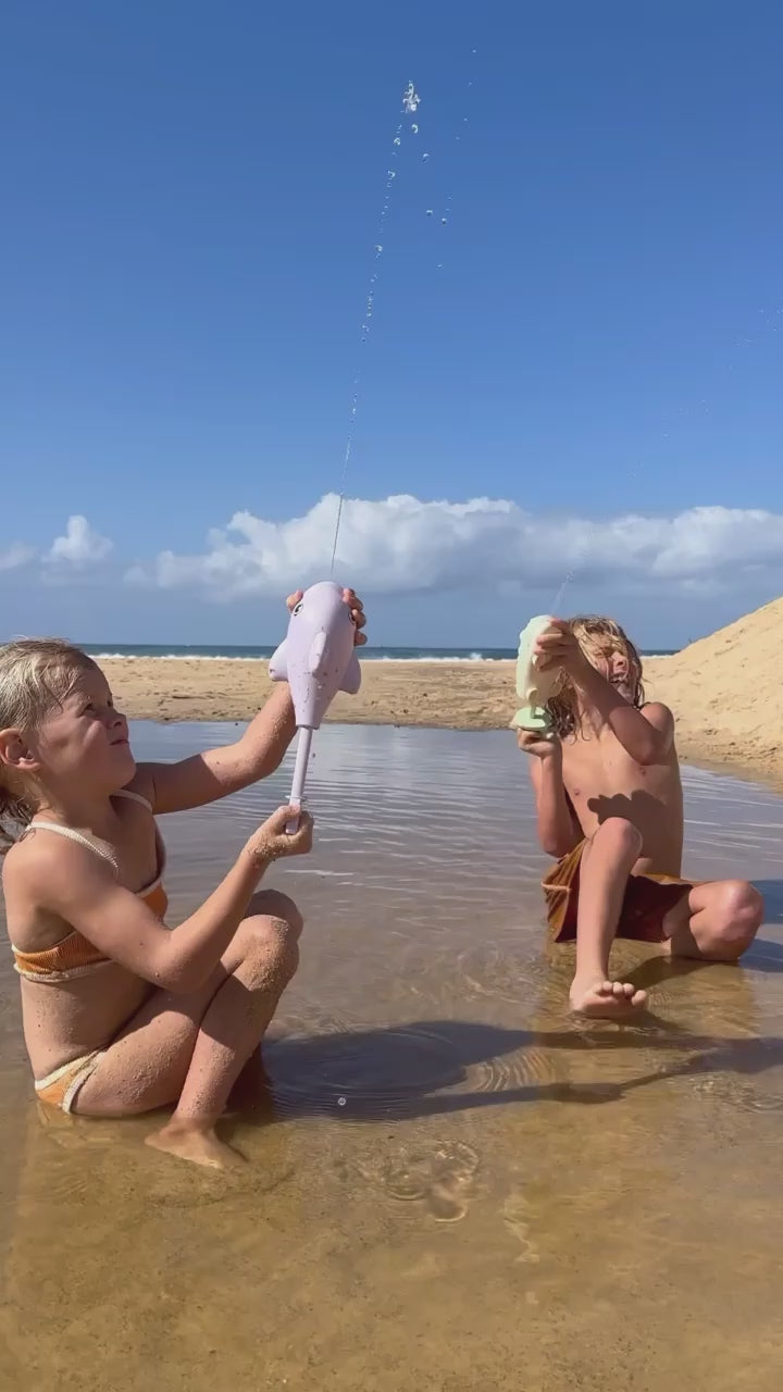 sunnylife-sand-water-toys-00001.MP4__PID:bbeb8537-6eee-4fdc-9c49-a0474bf4b1d0