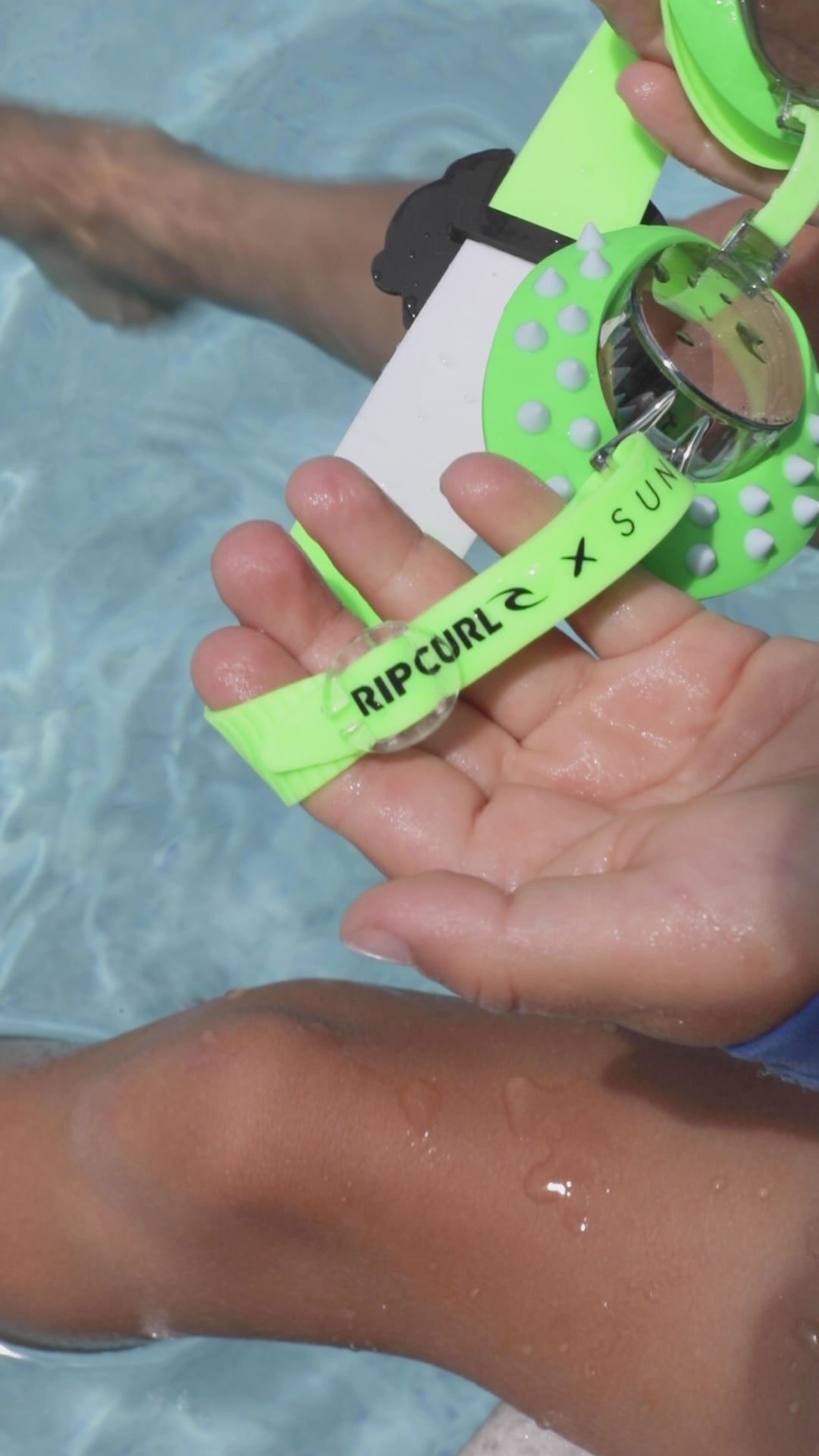 sunnylife-beach-wear-00001.mp4__PID:9c75e639-a201-40ad-a031-b1cab845f49c