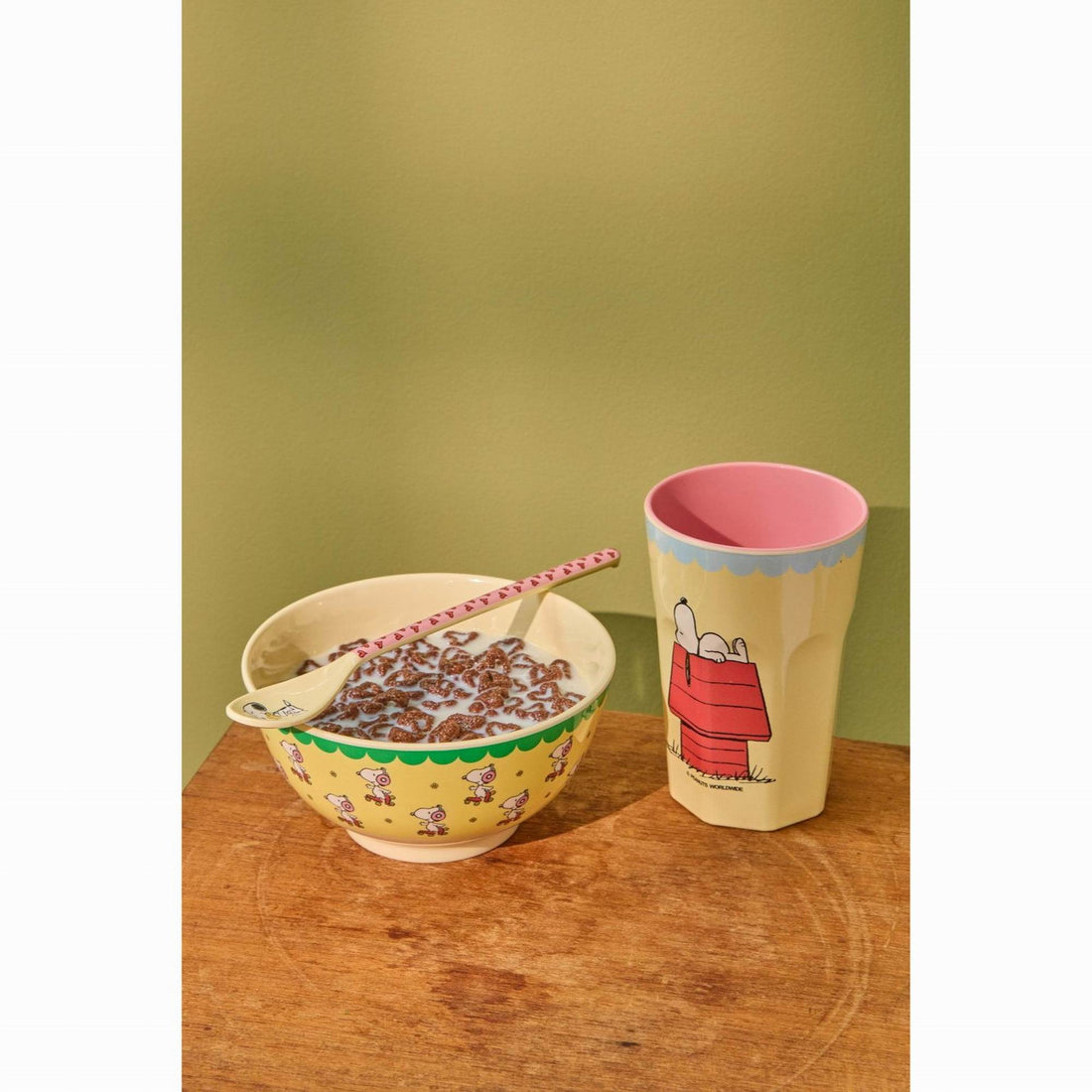rice-dk-melamine-cup-with-cream-snoopy-print-tall-400-ml-kitchen-rice-melcu-lsnoopcr-02