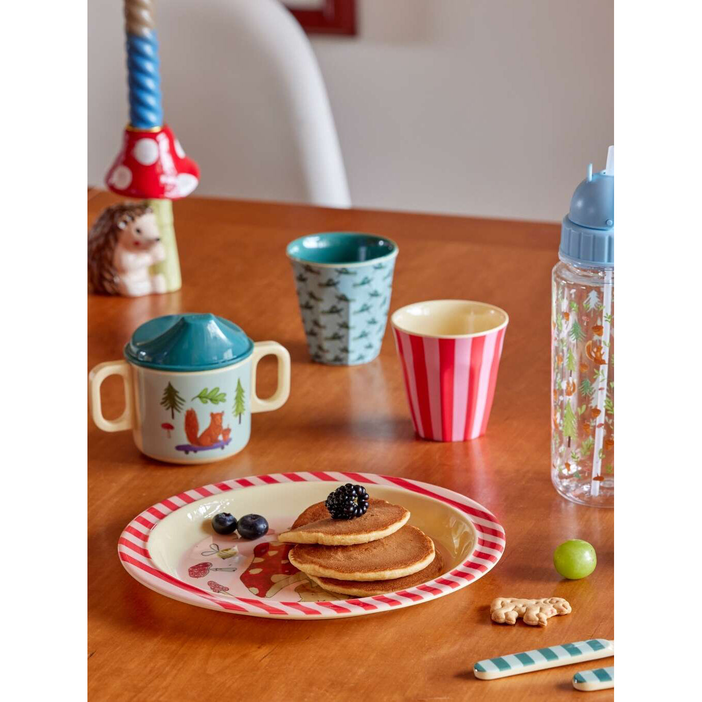 rice-dk-melamine-kids-lunch-plate-with-pink-happy-forest-print-rice-kilpl-hafoi