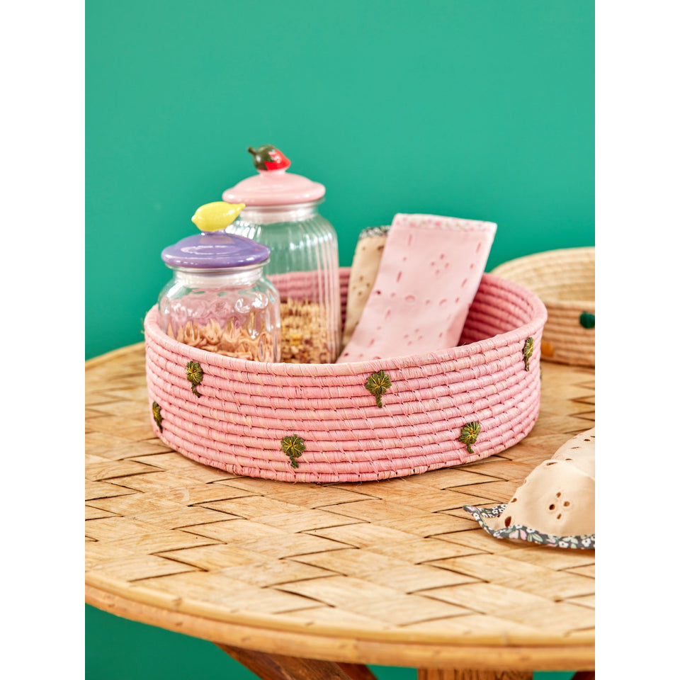 rice-dk-raffia-basket-with-clover-applications-color-pink-large-rice-bsbre-ceclol