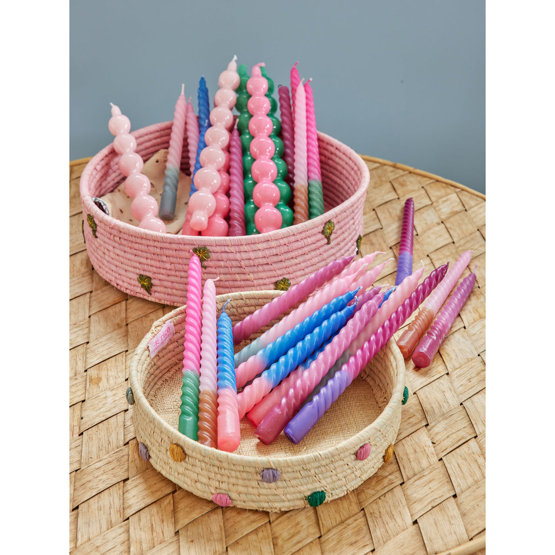 rice-dk-raffia-basket-with-clover-applications-color-pink-large-rice-bsbre-ceclol