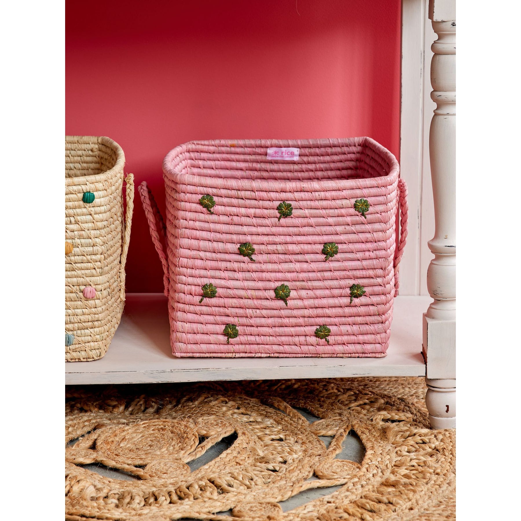 rice-dk-raffia-square-basket-with-clovers-in-pink-rice-bsrat-30clo