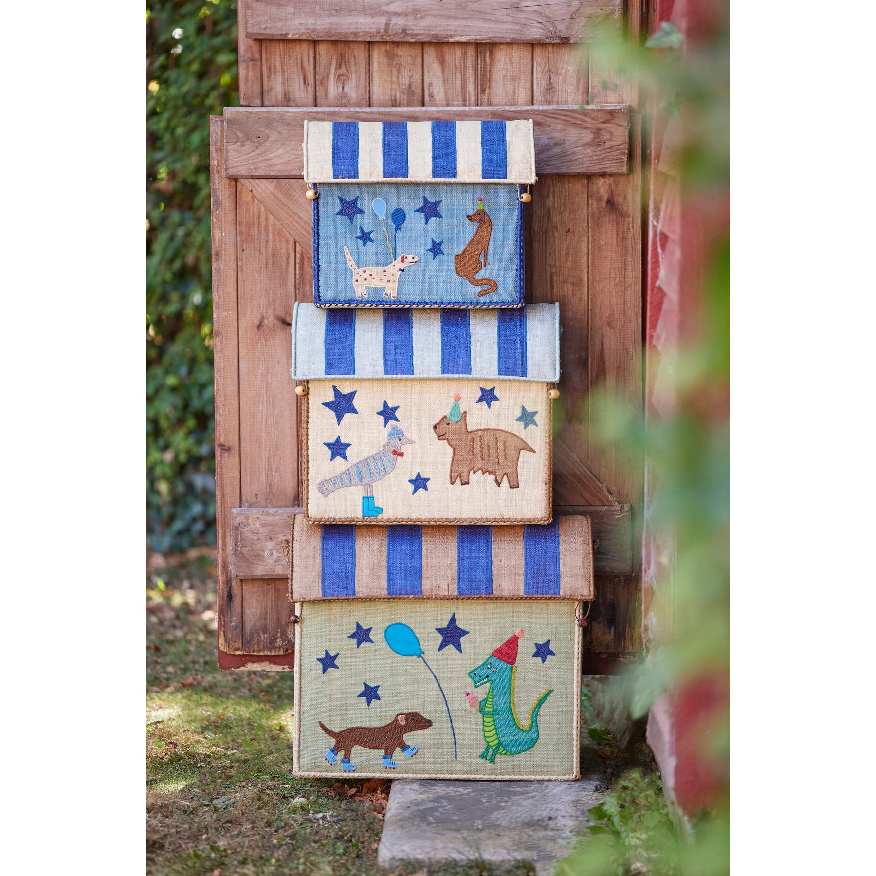 rice-dk-raffia-toy-baskets-with-blue-party-animal-theme-medium-rice-bshou-mpab